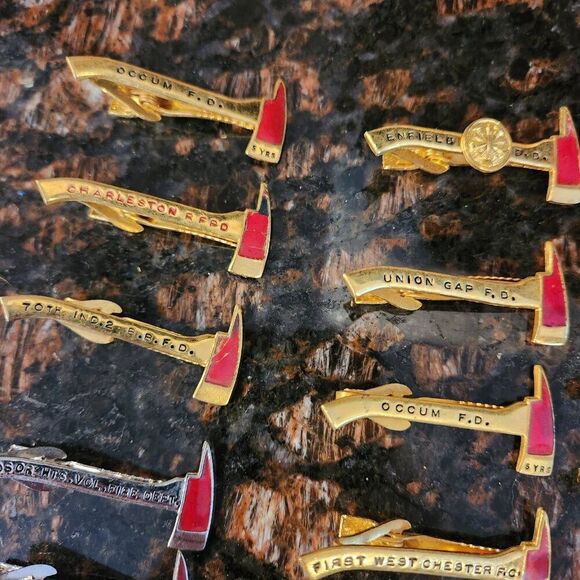 Lot of 18 CT Town Vintage Fireman Axe Bar Hook Fast Tie Money Firefighter Clips - Picture 4 of 11